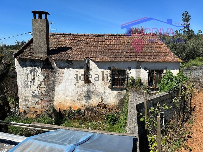 Moradia T2 à venda em Castelo, €25.000