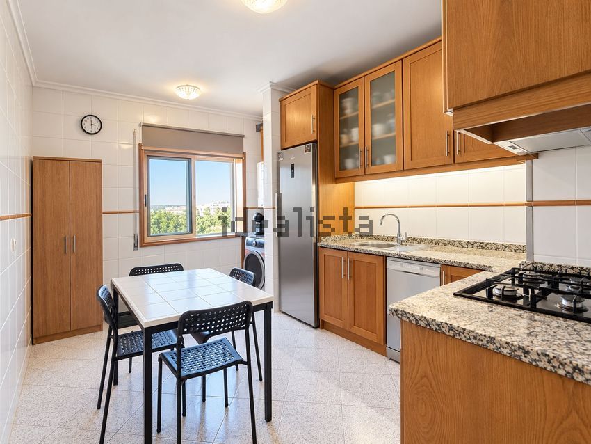 Apartamento T2 em Argoncilhe, €270.000