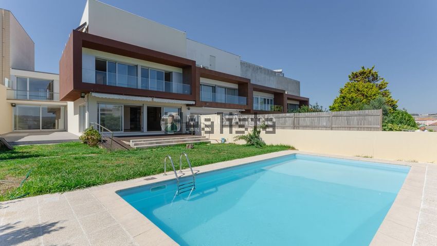Moradia T5 à venda em Valadares, €790.000