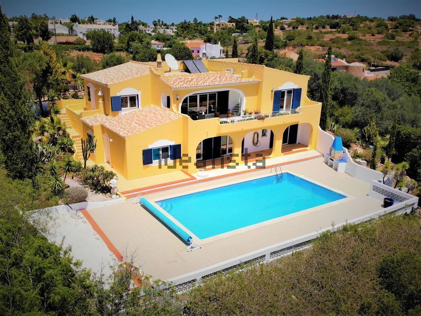 Moradia T5 em Guia, €975.000
