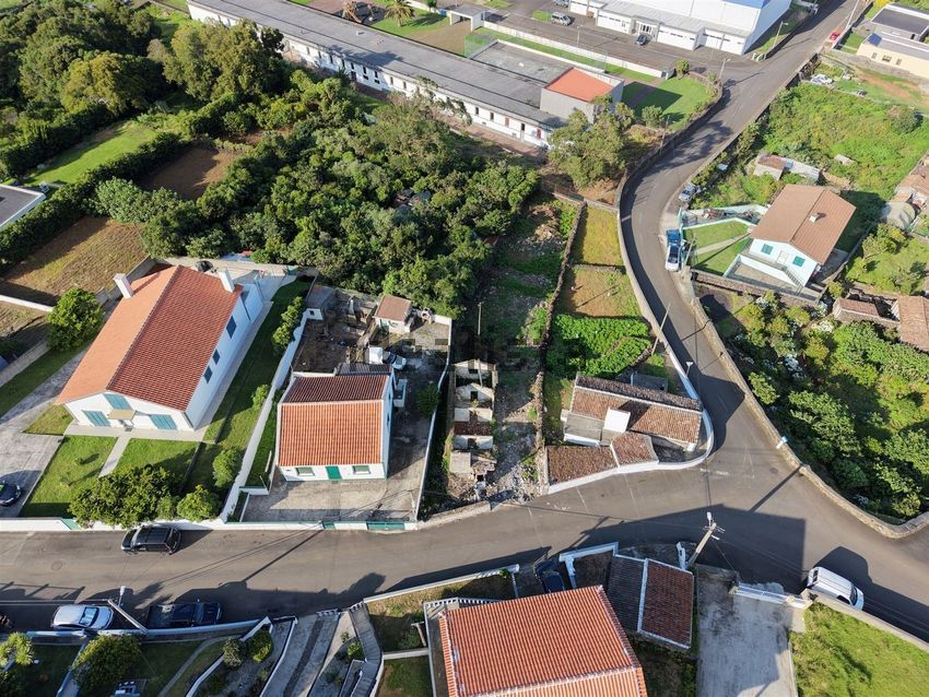 Moradia T1 à venda em Fonte do Bastardo, Praia da Vitória — foto 2