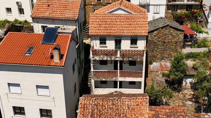 Moradia T4 em Sobral de São Miguel, €33.000