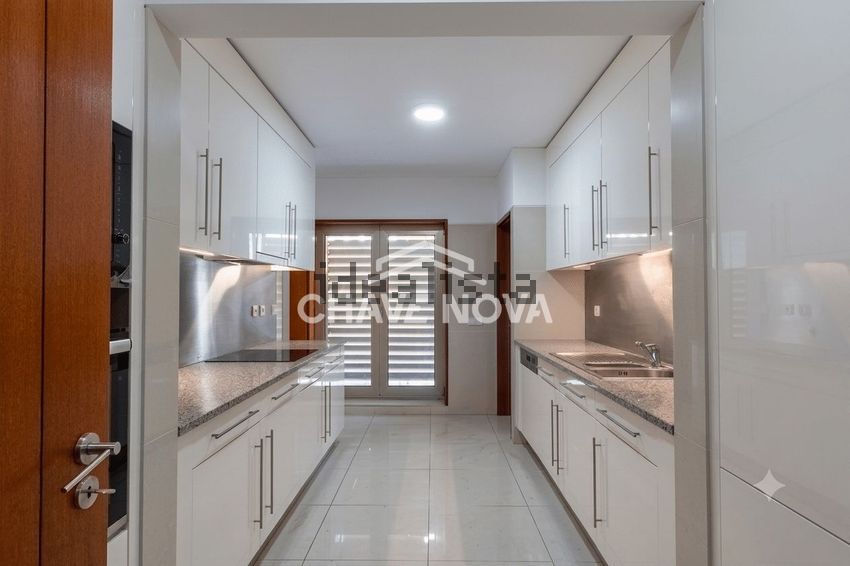 Apartamento T5 à venda em Lordelo do Ouro e Massarelos, Porto — foto 8