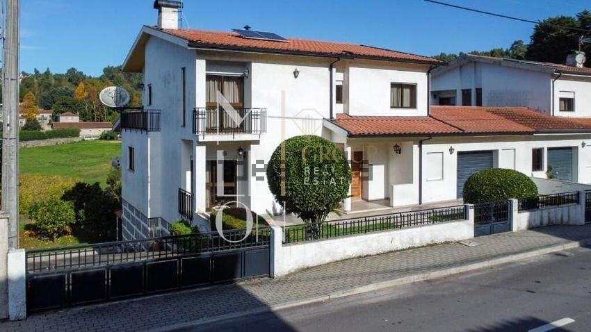 Moradia T4 em Selho (São Jorge), €340.000