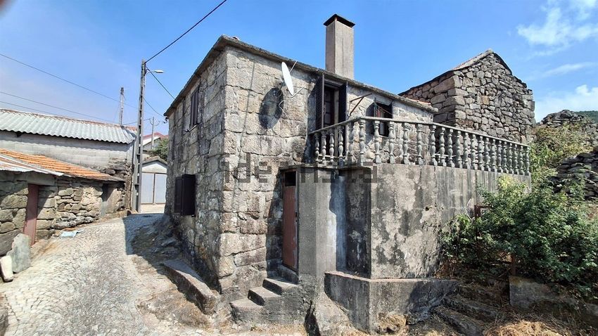 Moradia T2 em Manhouce, €65.000