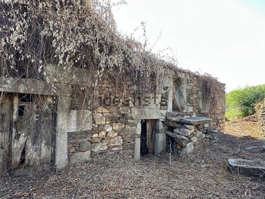 Moradia T0 em Riba de Mouro, €55.000
