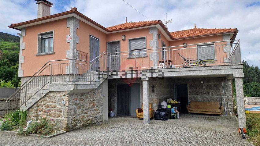 Moradia T5 em Chaviães e Paços, €450.000