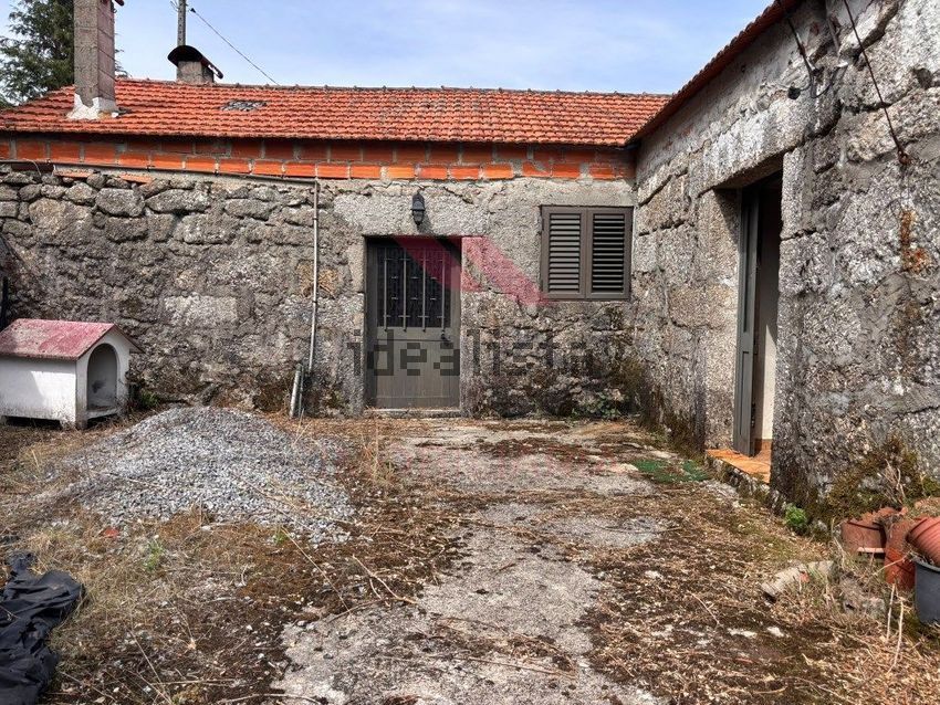 Moradia T3 em Rio Frio, €130.000