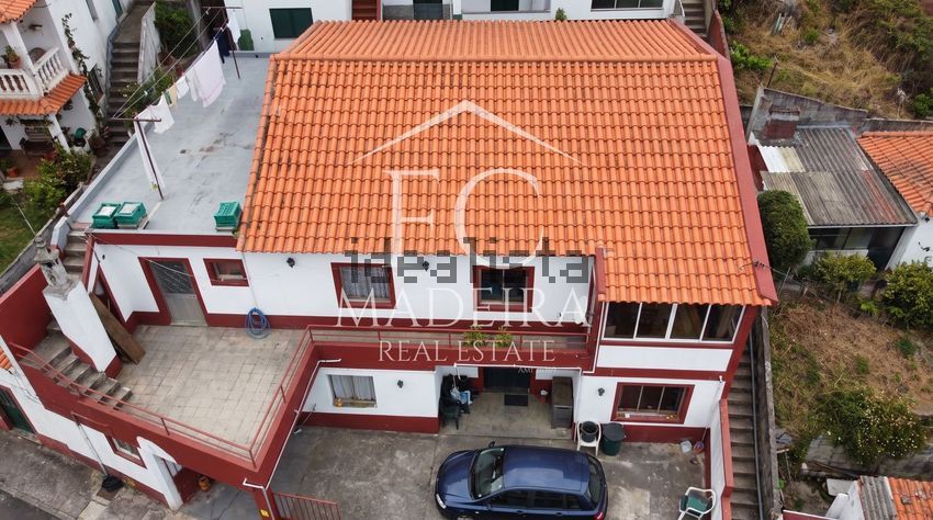 Moradia T5 em Santa Cruz, €310.000
