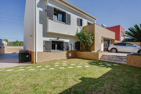 Detached house in Rua Vila de Belas, 12, Serra de Casal de Cambra - Serra da Silveira, Belas — image 3