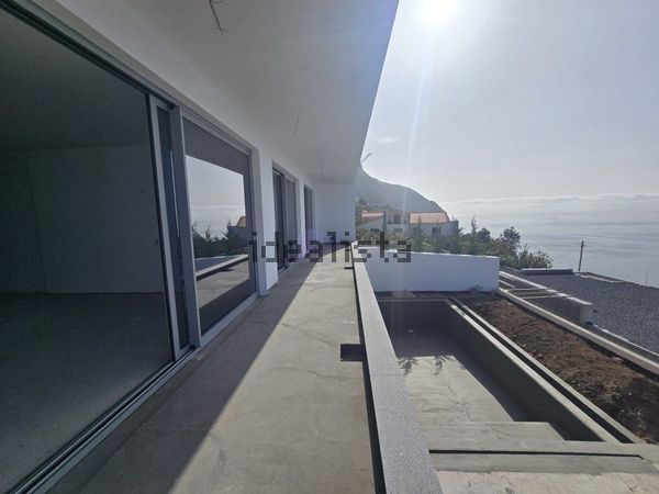 3-bedroom freehold villa in Calheta — photo 5 of 5