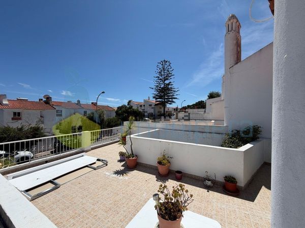 2-bedroom freehold villa in Albufeira — photo 1 of 5