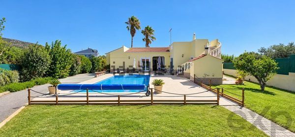 Detached house in Medronhal, Santa Bárbara de Nexe