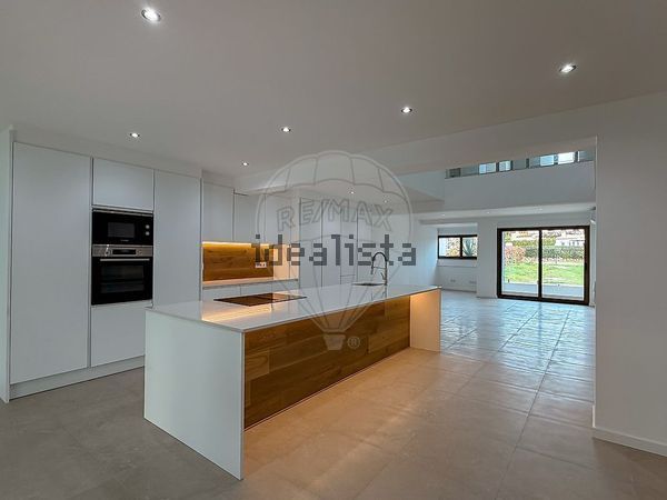 3-bedroom freehold villa in Loulé/Vilamoura — photo 1 of 5