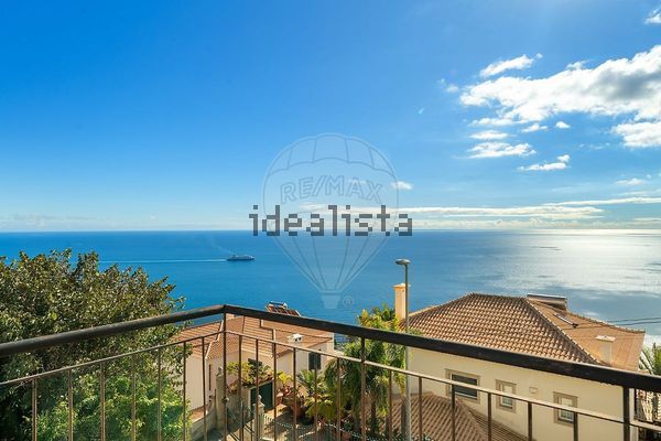 3-bedroom freehold villa in Santa Cruz/Caniço — photo 2 of 5