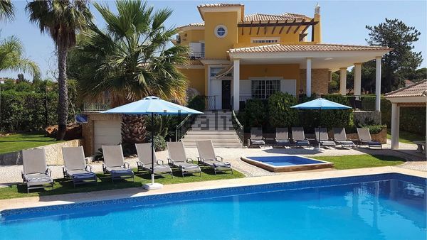 8-bedroom freehold villa in Loulé/Vilamoura — photo 1 of 5