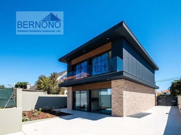 Detached house in Rua Almeida Garrett, Aldeia de Juzo - Charneca, Cascais e Estoril