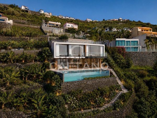 3-bedroom freehold villa in Calheta — photo 3 of 5