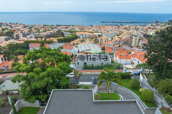 4-bedroom freehold villa in Funchal — photo 3 of 5