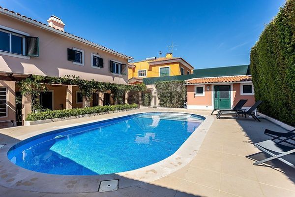 6-bedroom freehold villa in Cascais/Estoril — photo 1 of 5