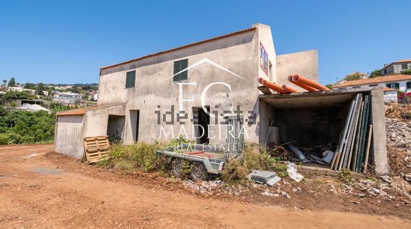 2-bedroom freehold villa in Funchal — photo 1 of 5