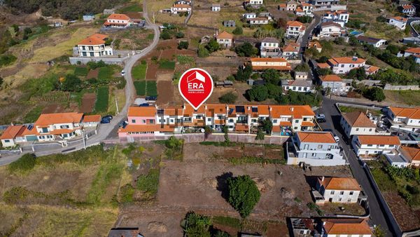 3-bedroom freehold villa in Santa Cruz/Caniço — photo 2 of 5