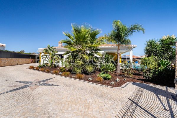House in Monte Canelas, Mexilhoeira Grande — image 5