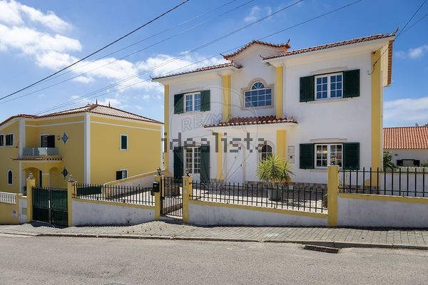 4-bedroom freehold villa in Mafra/Ericeira — photo 1 of 5