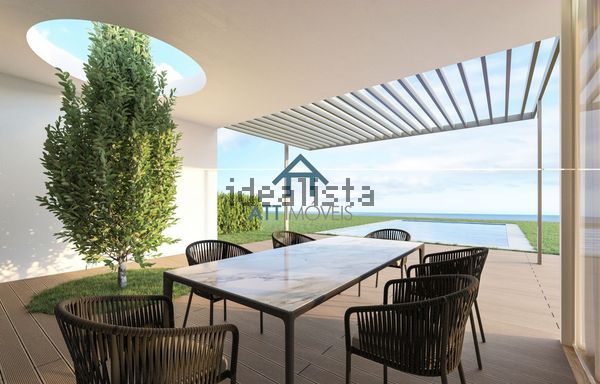 4-bedroom freehold villa in Calheta — photo 1 of 5