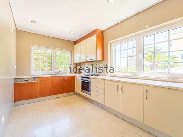 4-bedroom freehold villa in Cascais/Estoril — photo 3 of 5