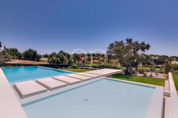 8-bedroom freehold villa in Loulé/Vilamoura — photo 2 of 5