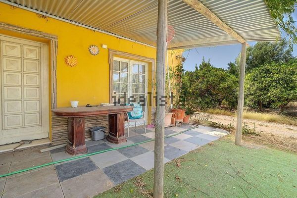2-bedroom freehold villa in Olhão — photo 4 of 5