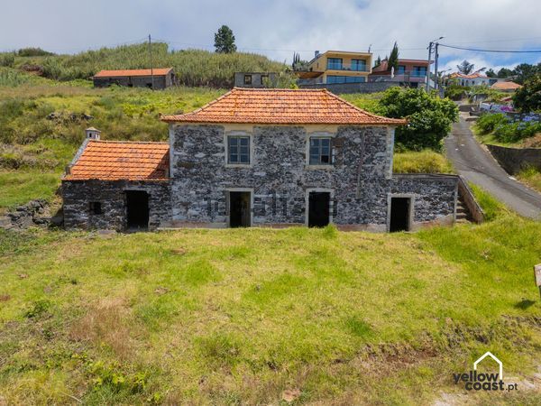 2-bedroom freehold villa in Calheta — photo 2 of 5