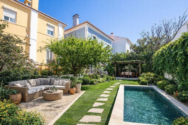 4-bedroom freehold villa in Cascais/Estoril — photo 1 of 5