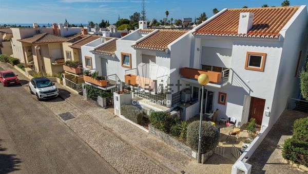 2-bedroom freehold villa in Lagoa/Carvoeiro — photo 1 of 5