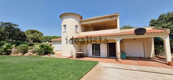 4-bedroom freehold villa in Loulé/Vilamoura — photo 1 of 5
