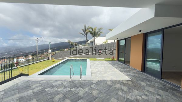3-bedroom freehold villa in Calheta — photo 2 of 5