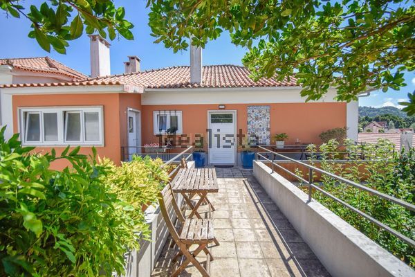 2-bedroom freehold villa in Sintra/Colares — photo 1 of 5