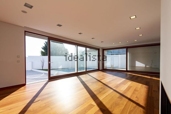 5-bedroom freehold villa in Cascais/Estoril — photo 1 of 5