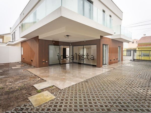4-bedroom freehold villa in Cascais/Estoril — photo 4 of 5