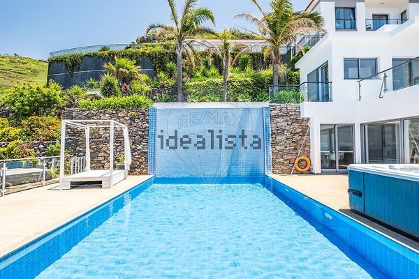 3-bedroom freehold villa in Calheta — photo 3 of 5