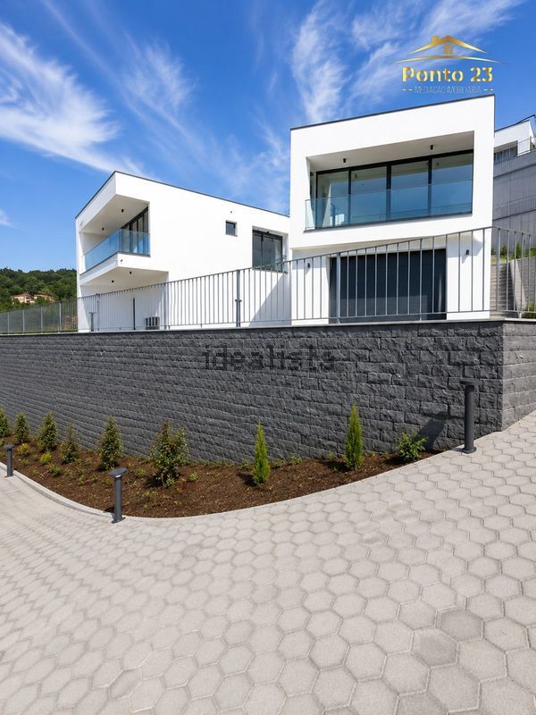 3-bedroom freehold villa in Santa Cruz/Caniço — photo 4 of 5