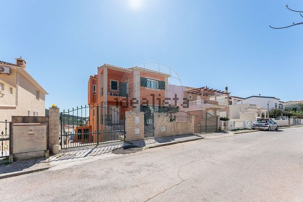 4-bedroom freehold villa in Loulé/Vilamoura — photo 1 of 5