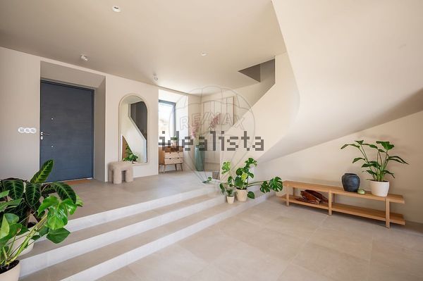 2-bedroom freehold villa in Sintra/Colares — photo 2 of 5