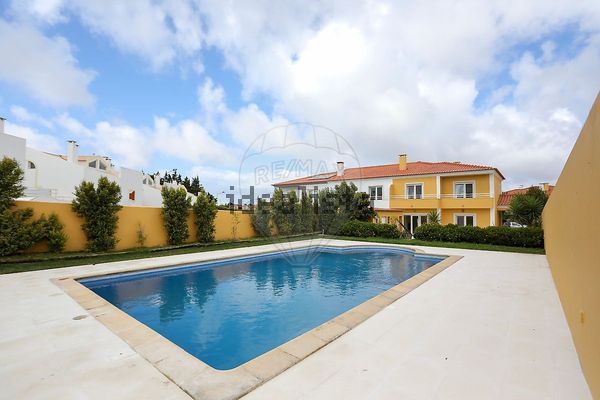 5-bedroom freehold villa in Cascais/Estoril — photo 1 of 5