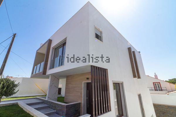 4-bedroom freehold villa in Cascais/Estoril — photo 1 of 5
