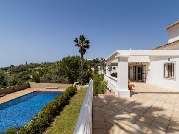 5-bedroom freehold villa in Loulé/Vilamoura — photo 3 of 5