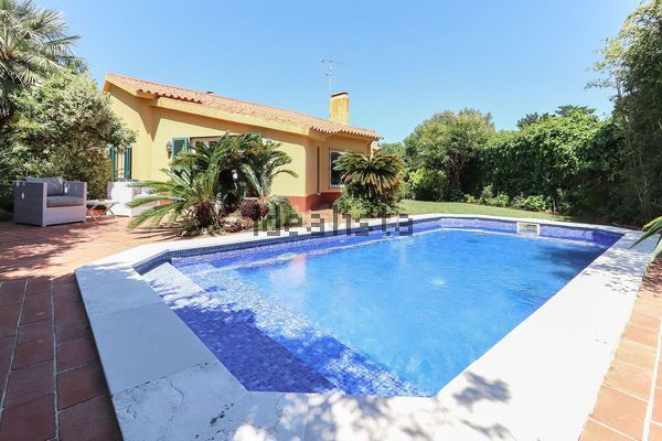 4-bedroom freehold villa in Cascais/Estoril — photo 1 of 5