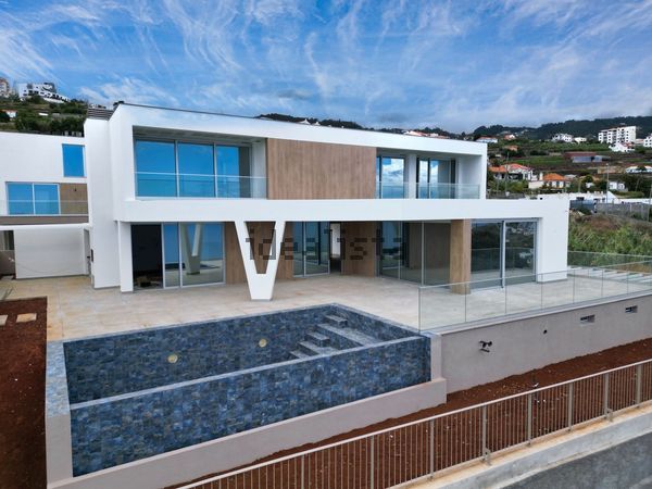 3-bedroom freehold villa in Santa Cruz/Caniço — photo 3 of 5