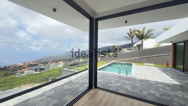 3-bedroom freehold villa in Calheta — photo 3 of 5